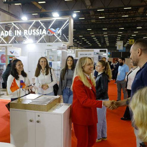 На медицинской выставке в Стамбуле продемонстрировали новые слуховые аппараты «Аурика»