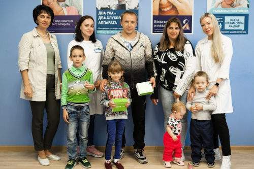 Девочка из Волгограда получила в подарок от «Аурики» беспроводные слуховые аппараты 