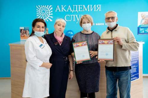 Благотворительный фонд «Аурика» выдал слуховые аппараты жителю Сургута