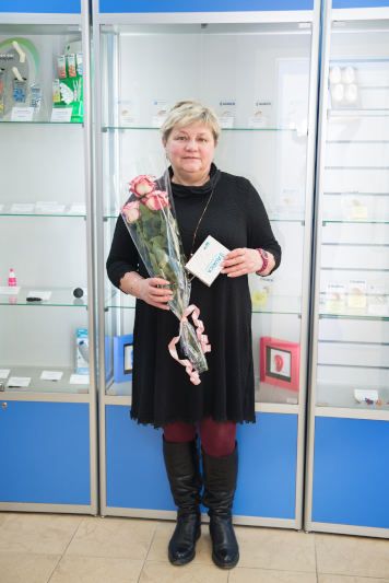 Благотворительный фонд «Аурика» вручил современные слуховые аппараты жительнице Твери