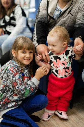 Девочка из Волгограда получила в подарок от «Аурики» беспроводные слуховые аппараты 