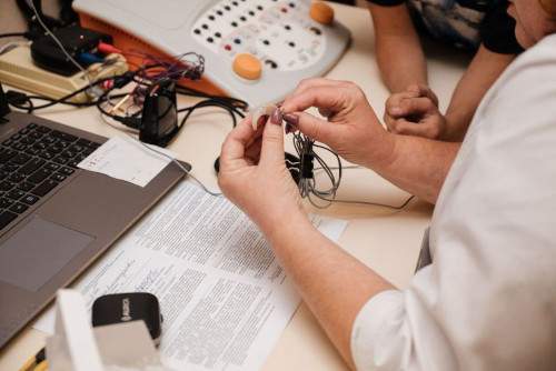 Воспитанники задонской школы-интерната получили слуховые аппараты от благотворительного фонда «Аурика»