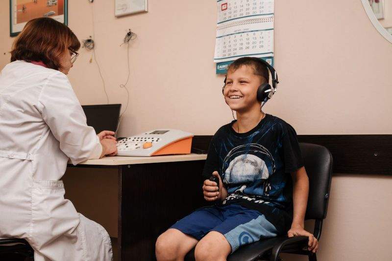 Воспитанники задонской школы-интерната получили слуховые аппараты от благотворительного фонда «Аурика»