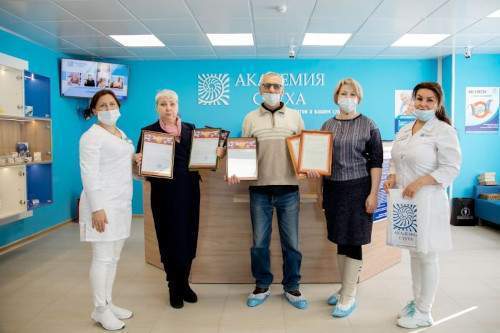 Благотворительный фонд «Аурика» выдал слуховые аппараты жителю Сургута