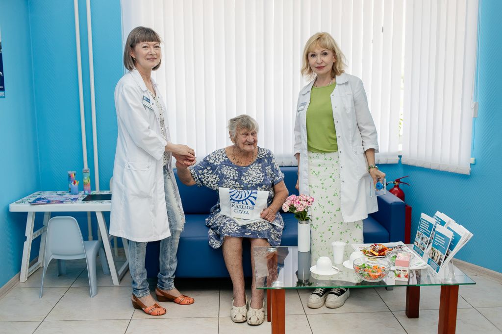 Кандидат медицинских наук из Тюмени получила слуховой аппарат от благотворительного фонда «Аурика»